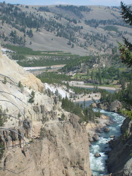 Picture of a cliff in Yellowstone